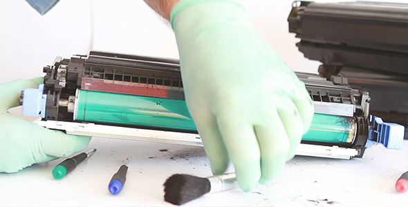 Hands cleaning toner cartridge 590x300